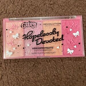 Revolution x Grease highlighter palette